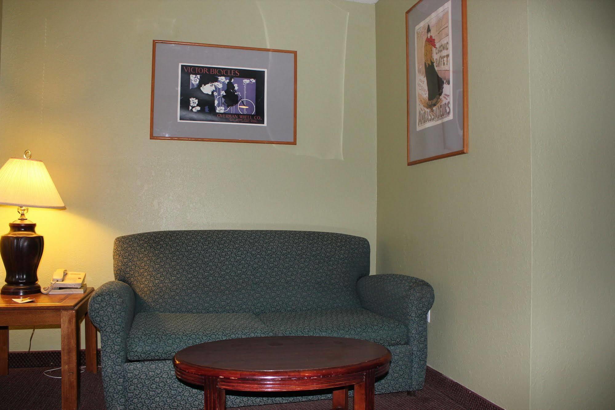 Oak Hill Inn And Suites Талеква Екстер'єр фото